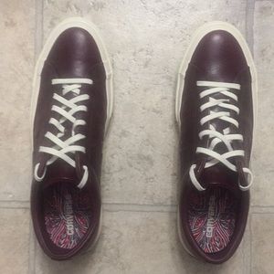 Converse Leather One Star Lows in Maroon - New